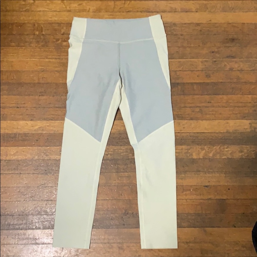 NWOT Outdoor voices cropped leggings
